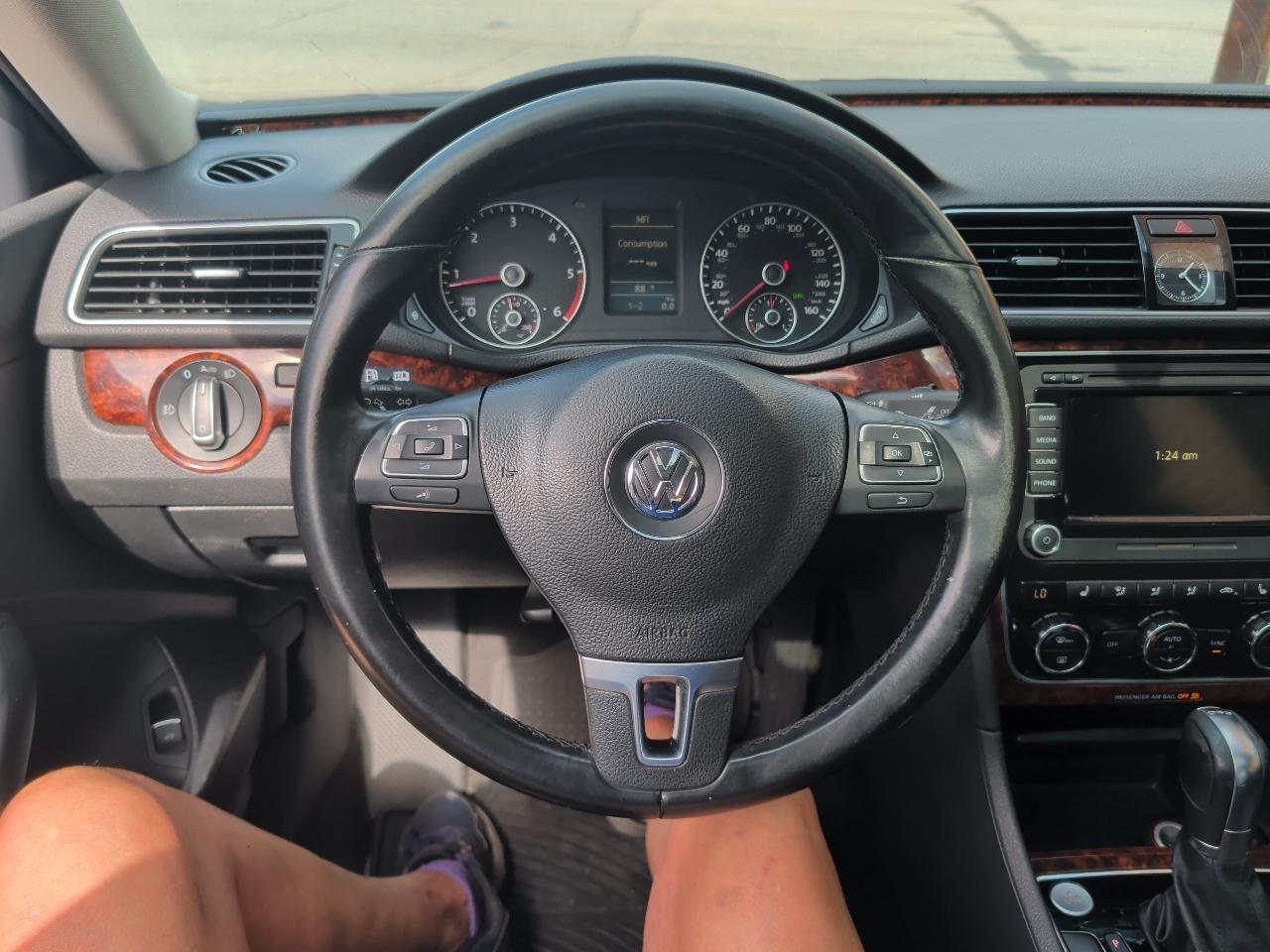 Volkswagen Passat 4dr Sdn 2.0L DSG TDI SEL Premium 2012