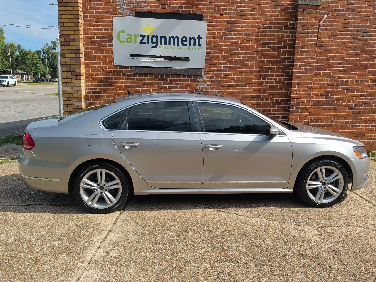Volkswagen Passat 4dr Sdn 2.0L DSG TDI SEL Premium 2012