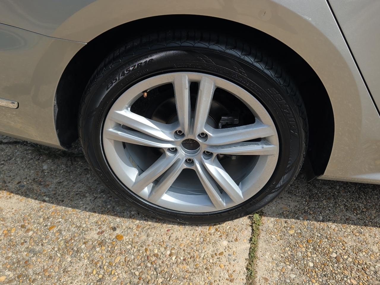 Volkswagen Passat 4dr Sdn 2.0L DSG TDI SEL Premium 2012