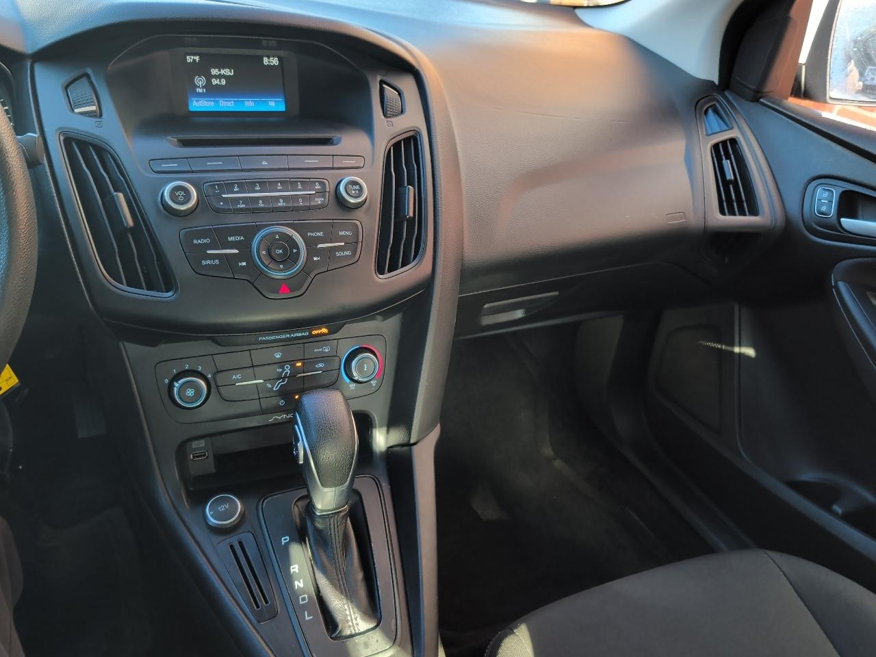 Ford Focus SE Sedan 2017