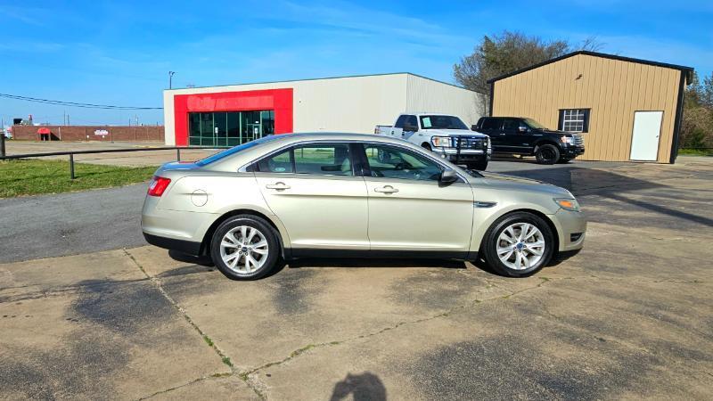 Ford Taurus SEL FWD 2011
