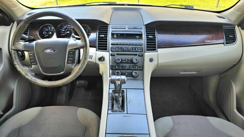Ford Taurus SEL FWD 2011