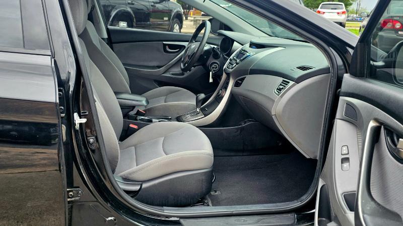 Hyundai Elantra  2013