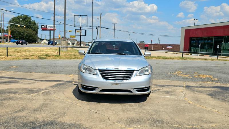 Chrysler 200  2012