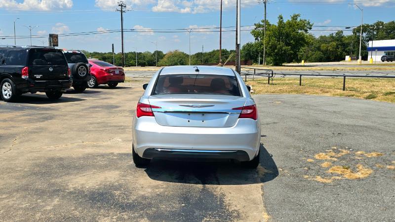 Chrysler 200  2012