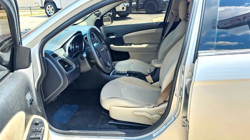 Chrysler 200  2012