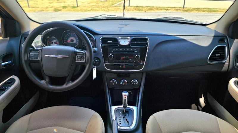 Chrysler 200  2012