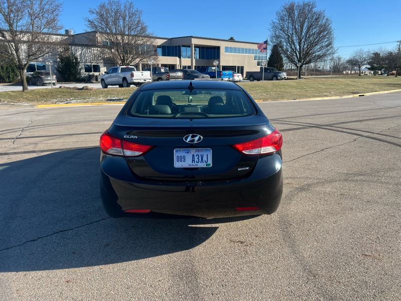 Hyundai Elantra  2011