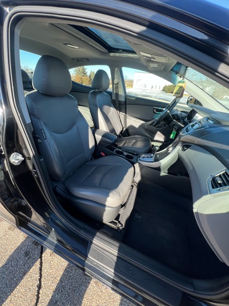 Hyundai Elantra  2011