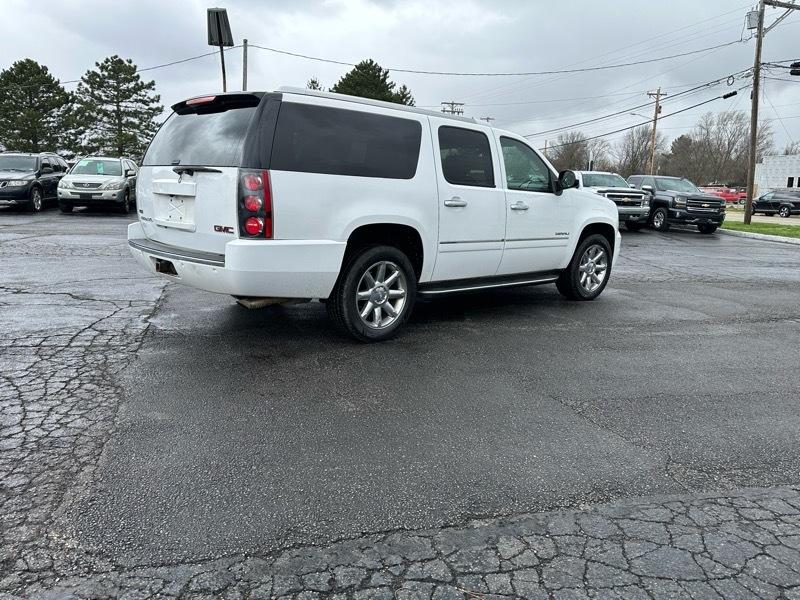 GMC Yukon Denali  2011