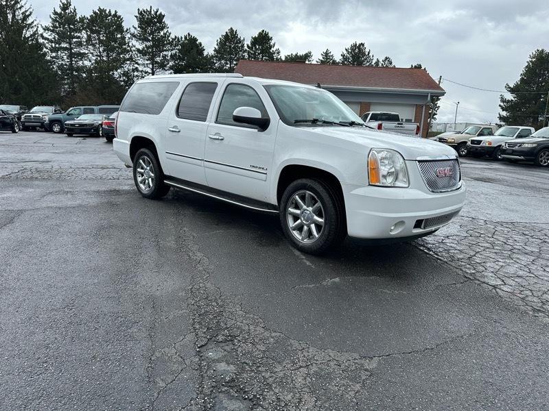 GMC Yukon Denali  2011