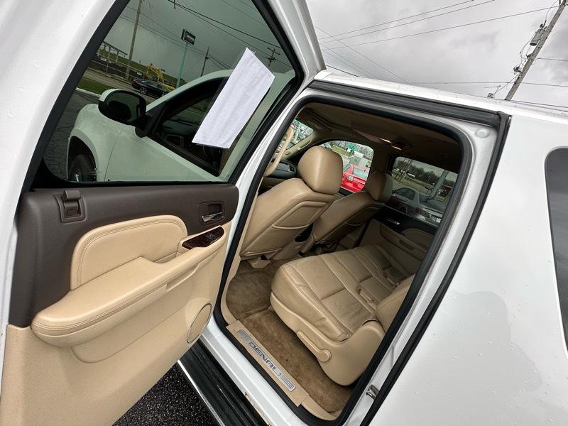 GMC Yukon Denali  2011