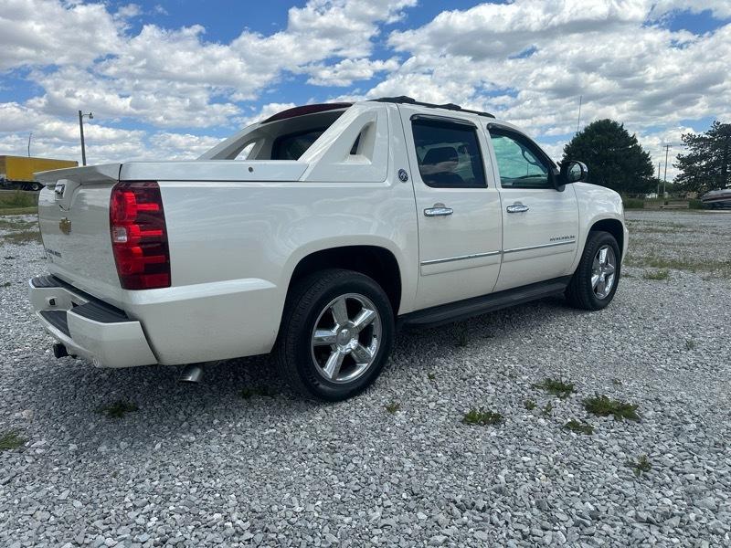 Chevrolet Avalanche  2013
