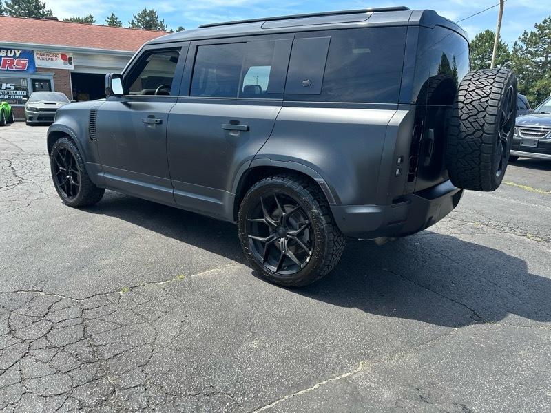 Land Rover Defender  2020