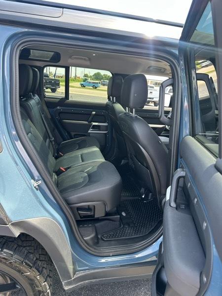 Land Rover Defender  2020