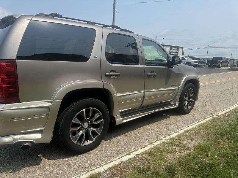 Chevrolet Tahoe  2011