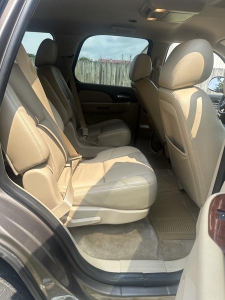 Chevrolet Tahoe  2011