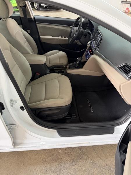 Hyundai Elantra  2017