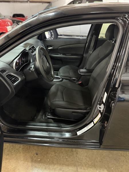Dodge Avenger  2012
