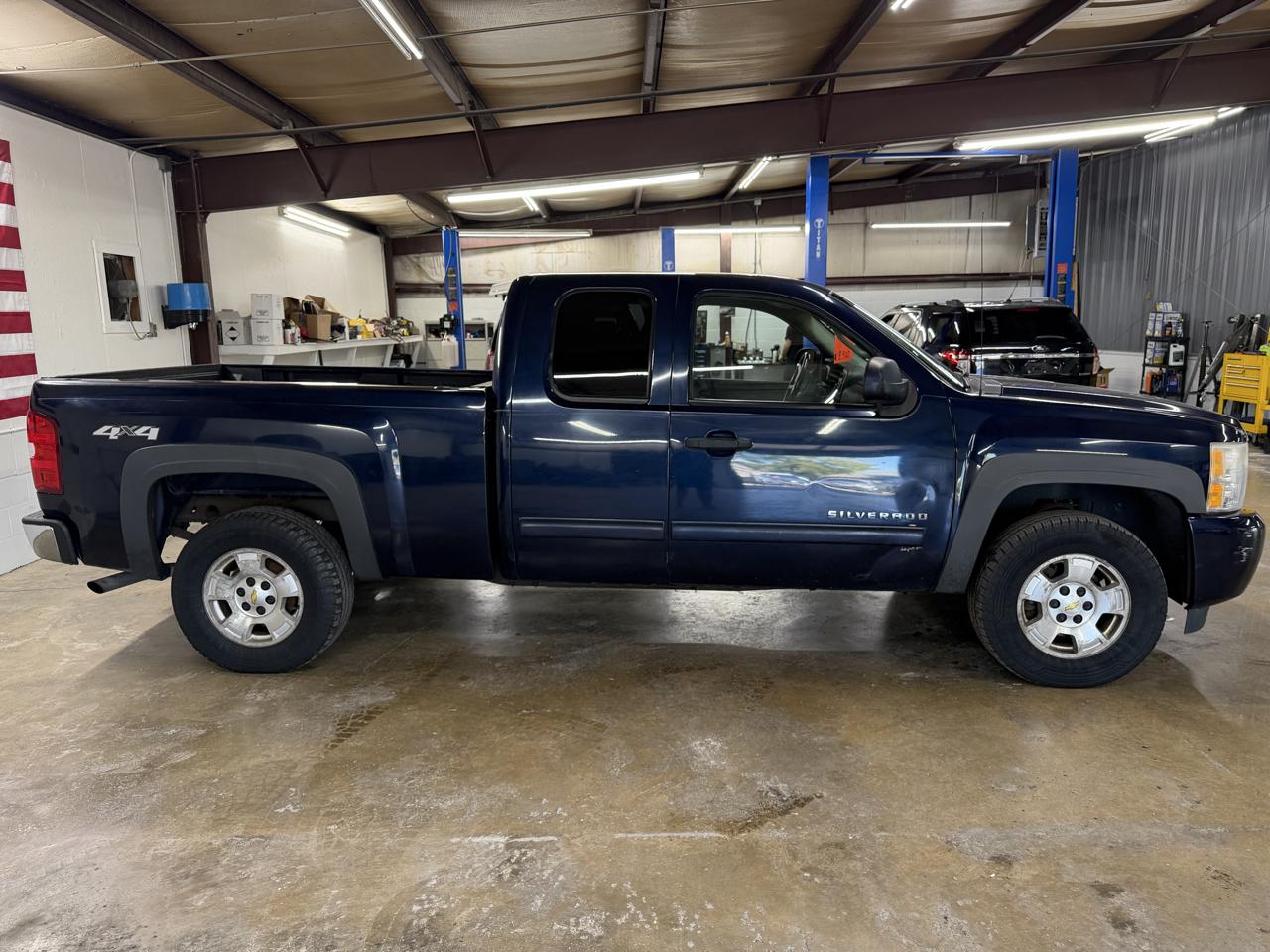 Chevrolet Silverado 1500 4WD Ext Cab 143.5" LT 2010