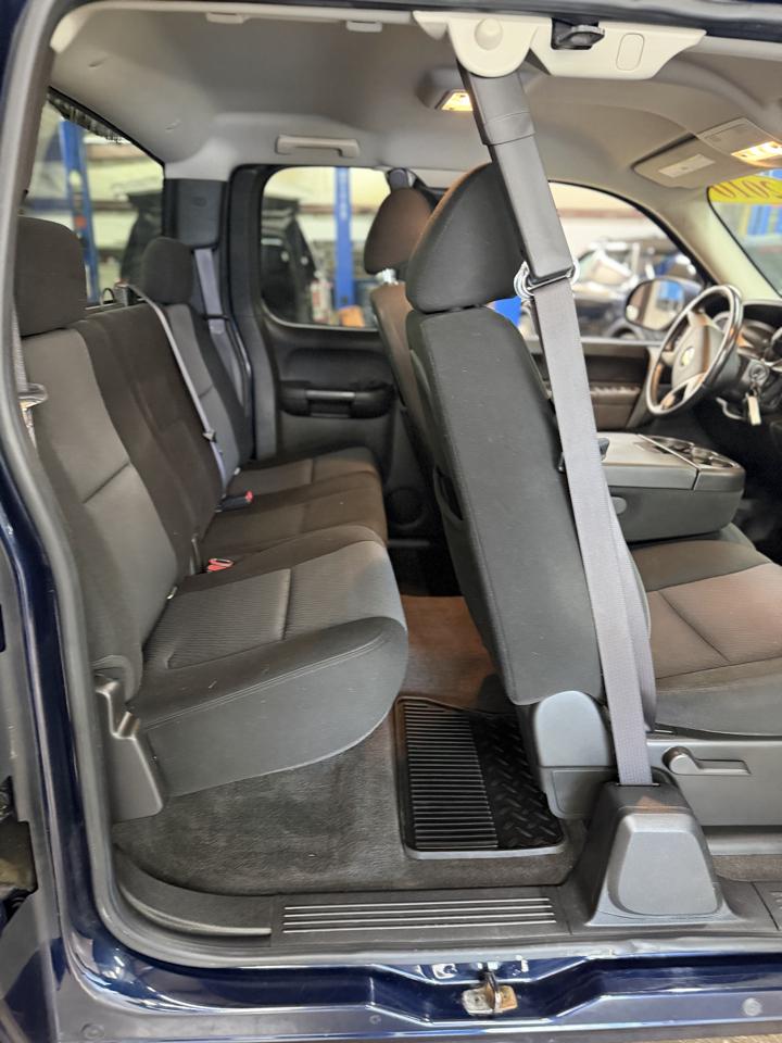 Chevrolet Silverado 1500 4WD Ext Cab 143.5" LT 2010