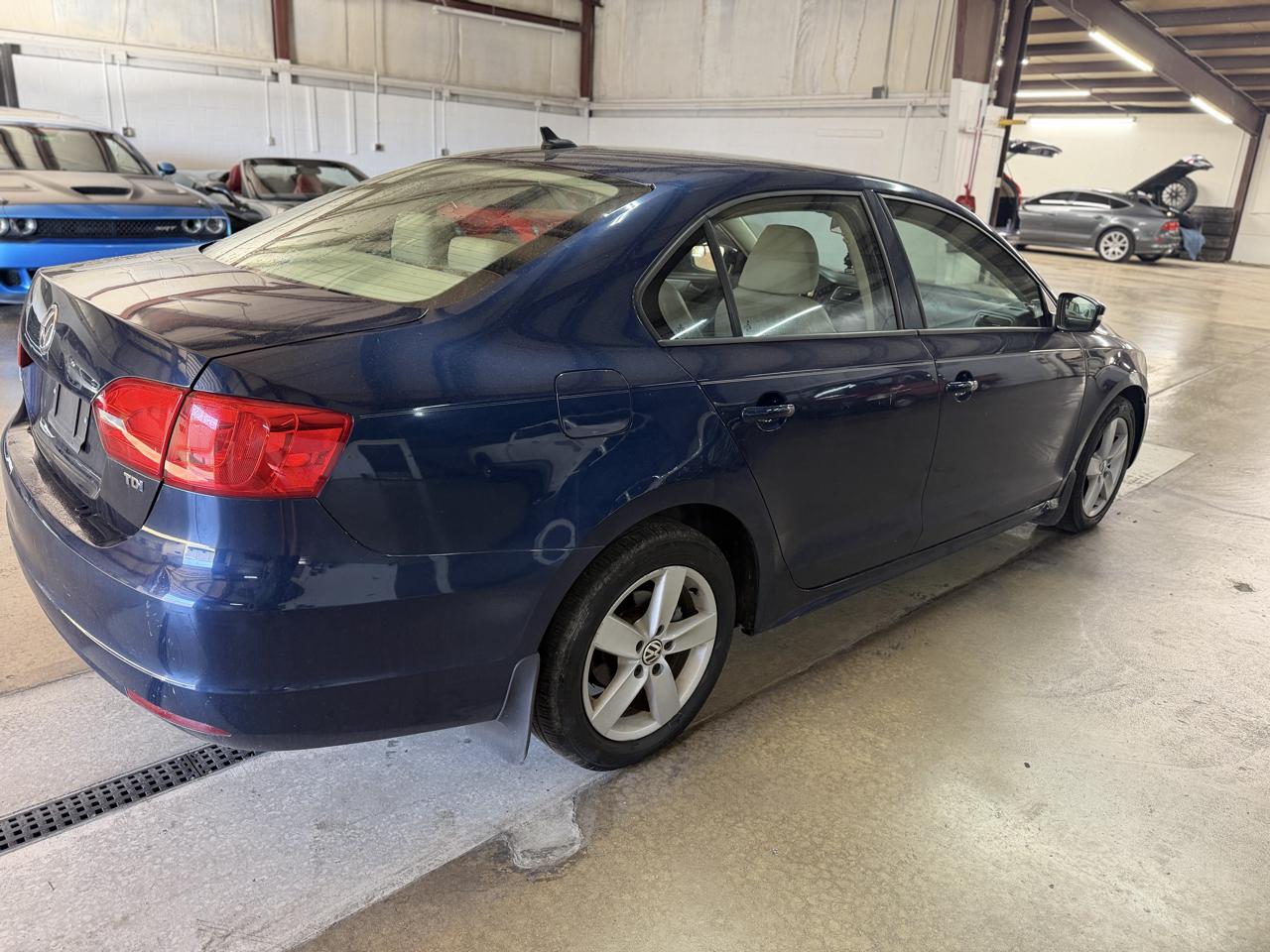Volkswagen Jetta 4dr DSG TDI 2012