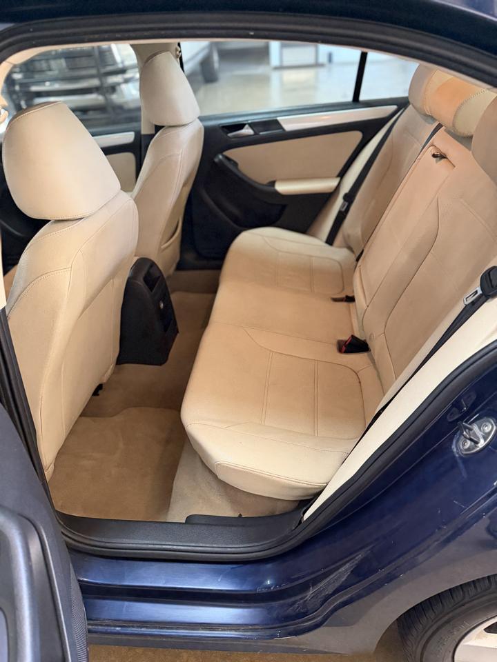 Volkswagen Jetta 4dr DSG TDI 2012