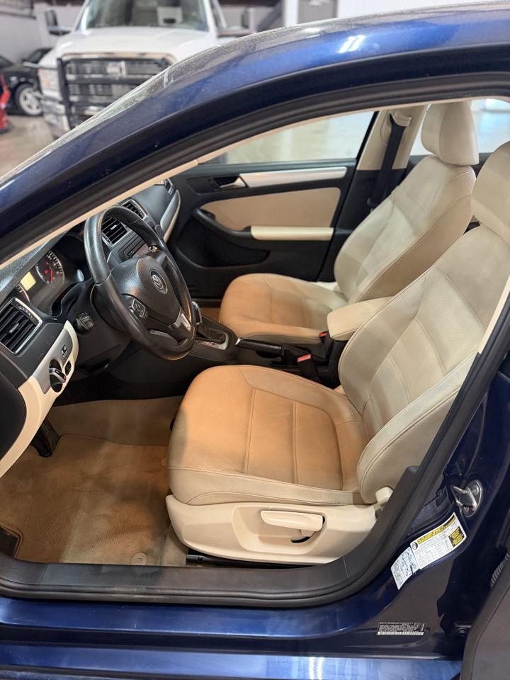 Volkswagen Jetta 4dr DSG TDI 2012