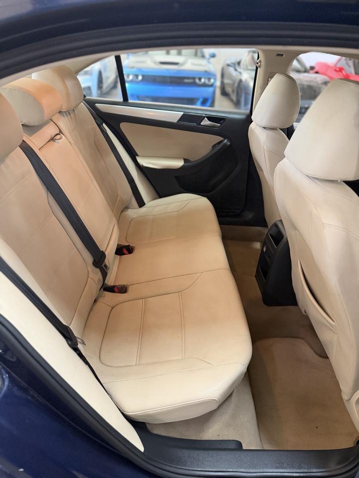 Volkswagen Jetta 4dr DSG TDI 2012