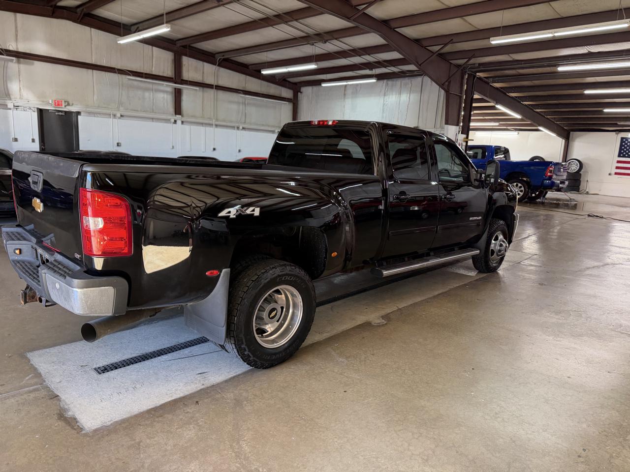 Chevrolet Silverado 3500HD 4WD Crew Cab 167.7" LTZ 2012