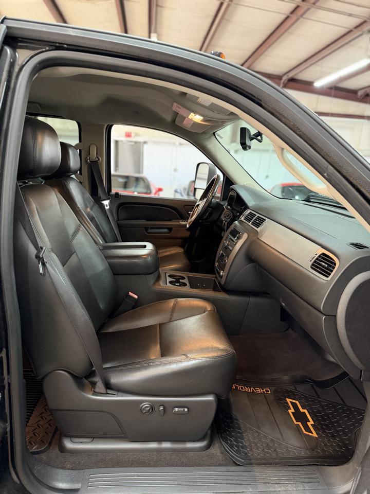 Chevrolet Silverado 3500HD 4WD Crew Cab 167.7" LTZ 2012
