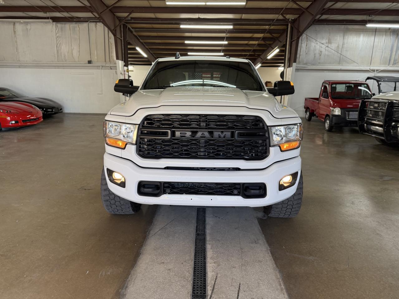 RAM 3500 Tradesman 4x4 Crew Cab 6'4" Box 2021