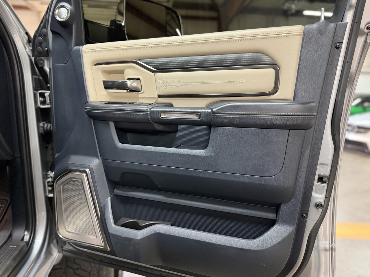 RAM 3500 Limited 4x4 Crew Cab 8' Box 2020