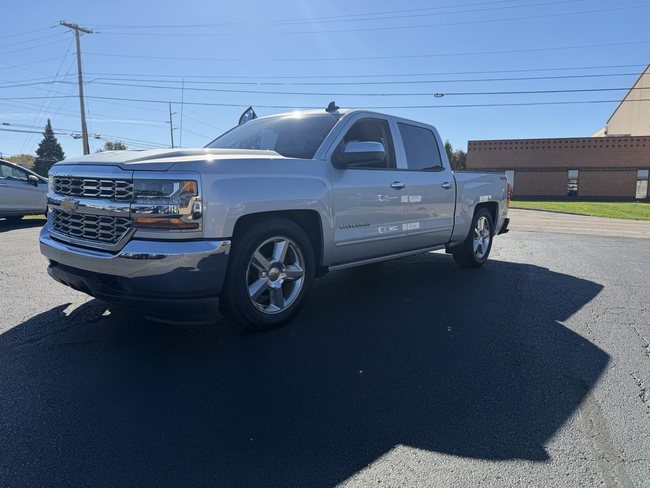 Chevrolet Silverado 1500 4WD Crew Cab 143.5" LT w/1LT 2018