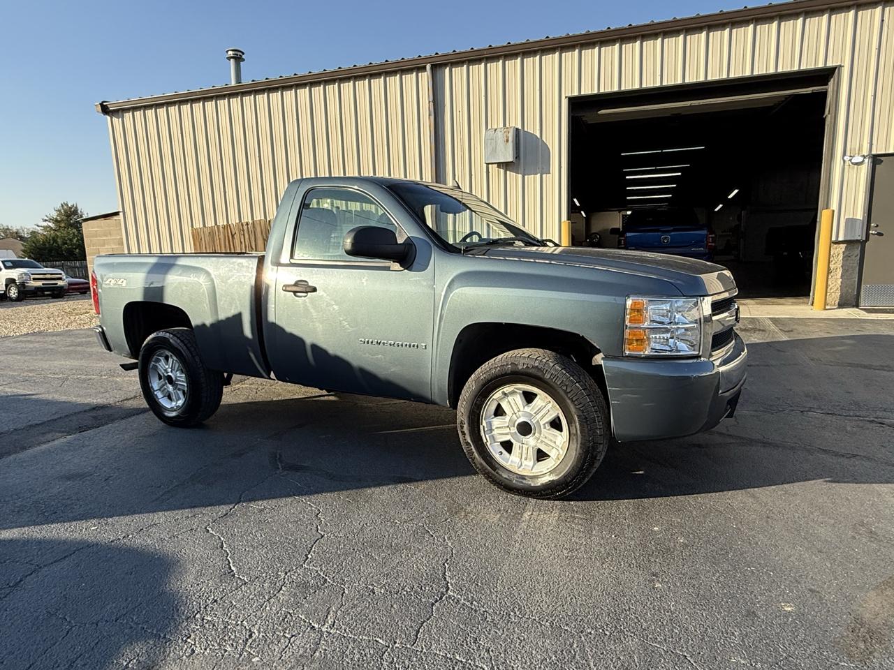 Chevrolet Silverado 1500 4WD Reg Cab 119.0" Work Truck 2007