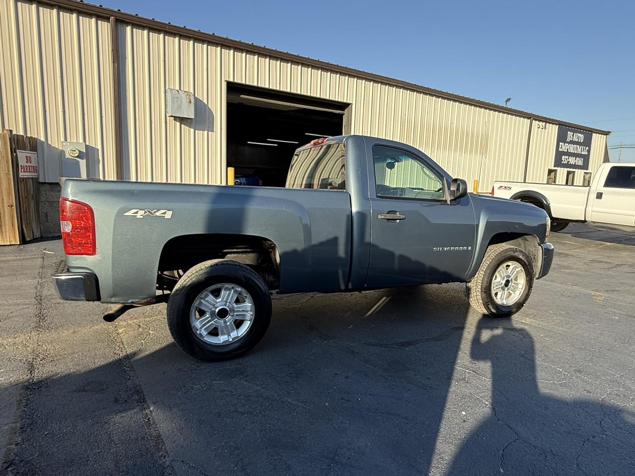 Chevrolet Silverado 1500 4WD Reg Cab 119.0" Work Truck 2007