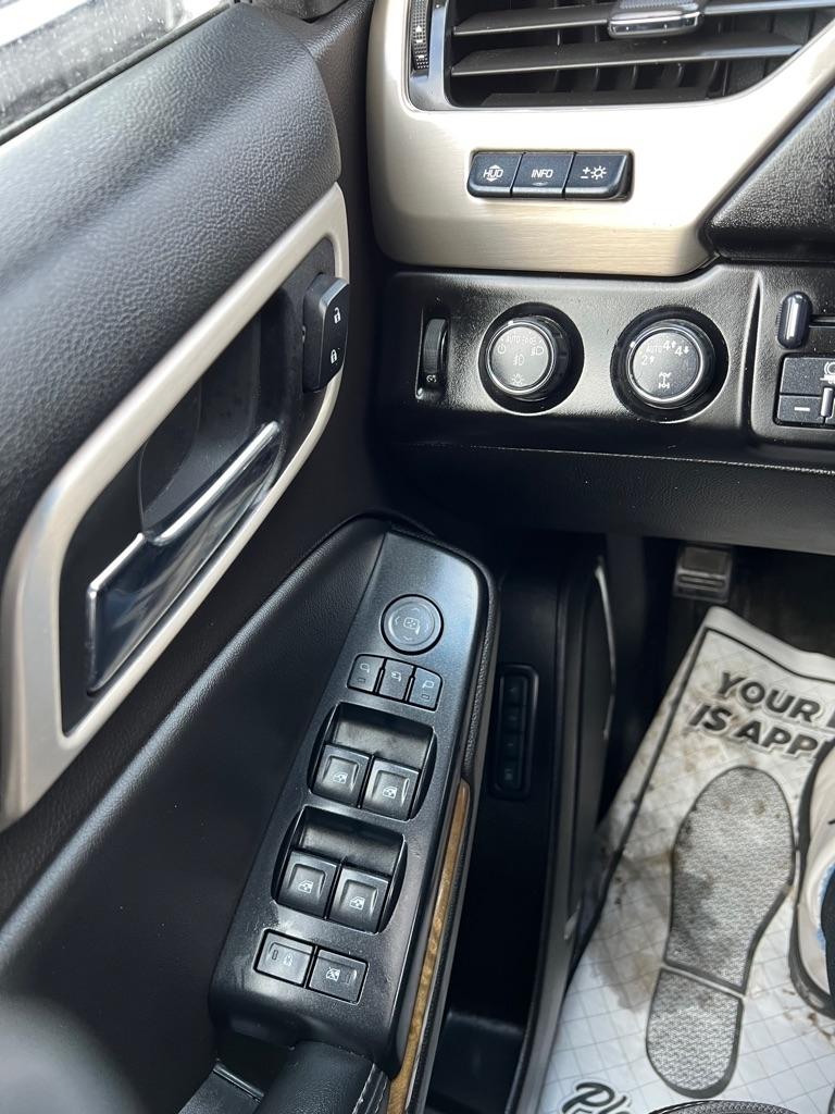 GMC Yukon Denali 4WD 2017