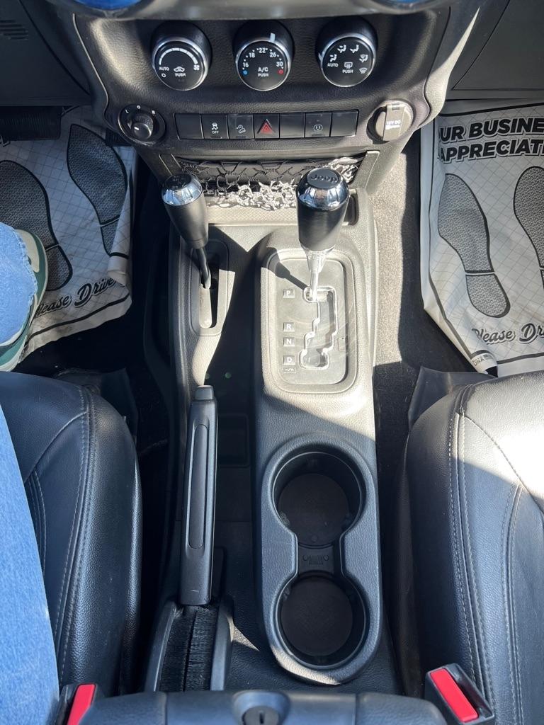 Jeep Wrangler Unlimited Sahara 4WD 2015