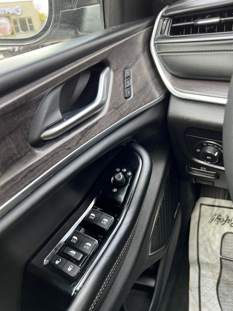 Jeep Grand Cherokee L Overland 4WD 2023