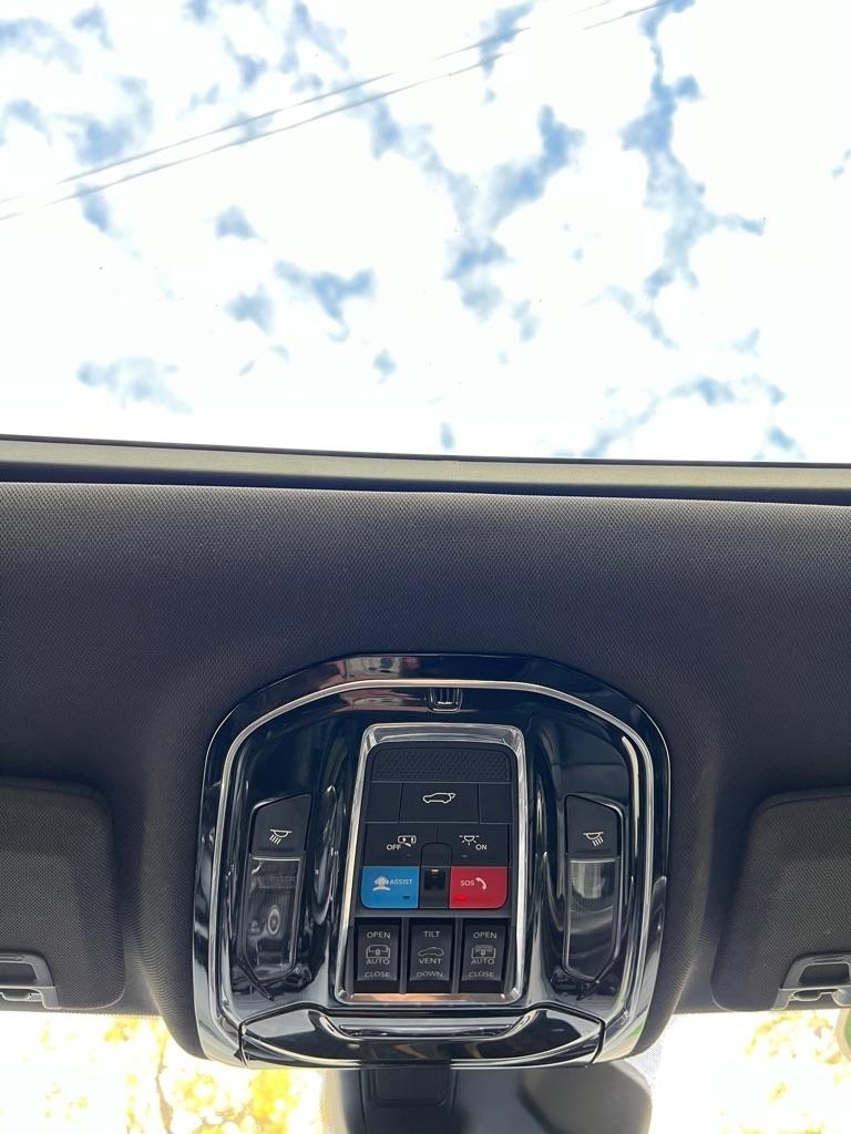 Jeep Grand Cherokee L Overland 4WD 2023