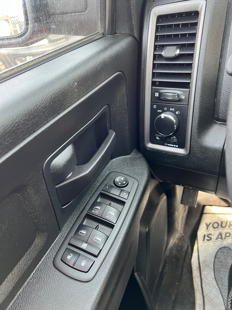 RAM 1500 Classic Tradesman Crew Cab SWB 4WD 2022