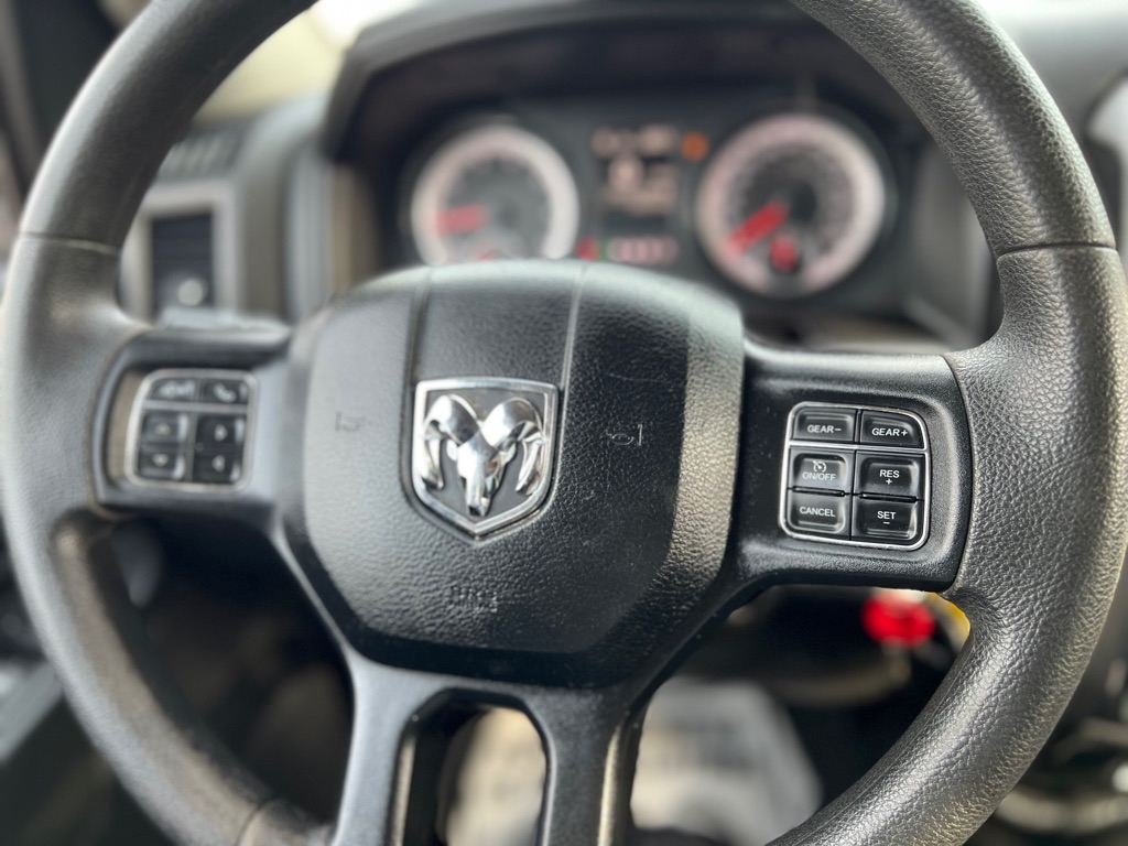 RAM 1500 Classic Tradesman Crew Cab SWB 4WD 2022