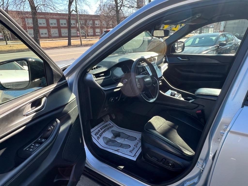 Jeep Grand Cherokee L Laredo 4WD 2024