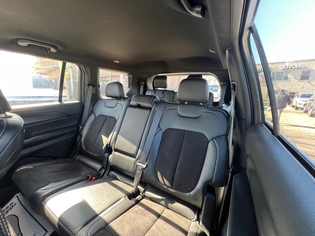 Jeep Grand Cherokee L Laredo 4WD 2024