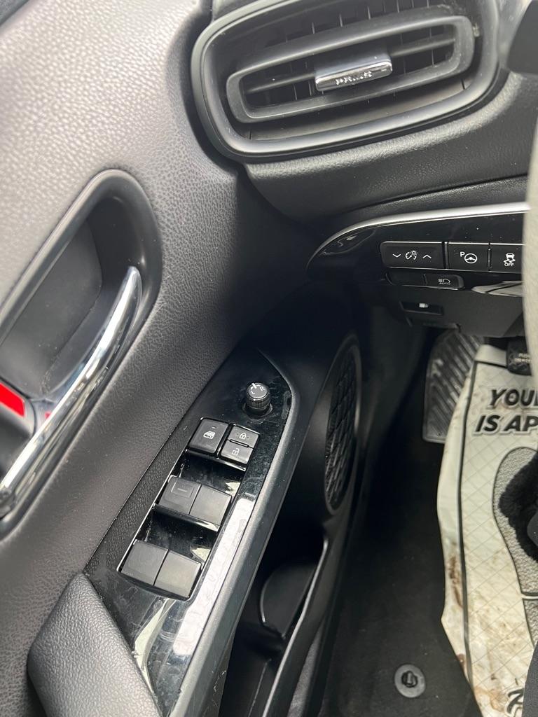 Toyota Prius LE 2022