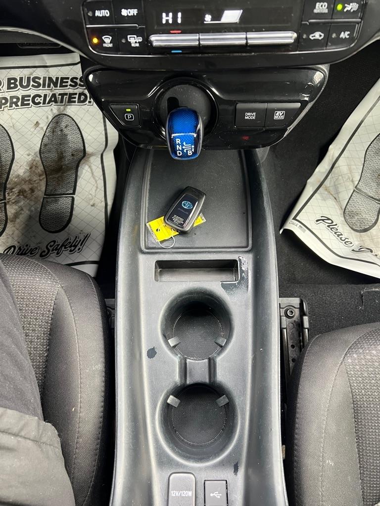 Toyota Prius LE 2022