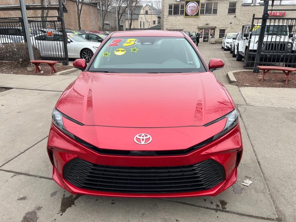 Toyota Camry Hybrid XLE 2025