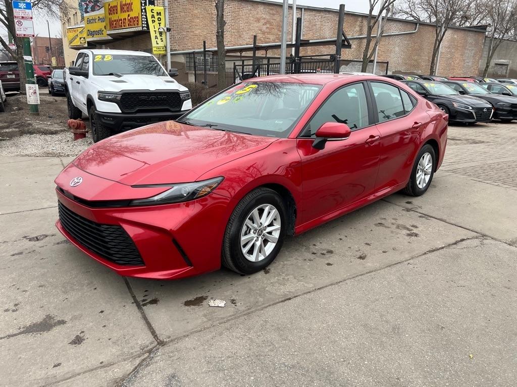 Toyota Camry Hybrid XLE 2025