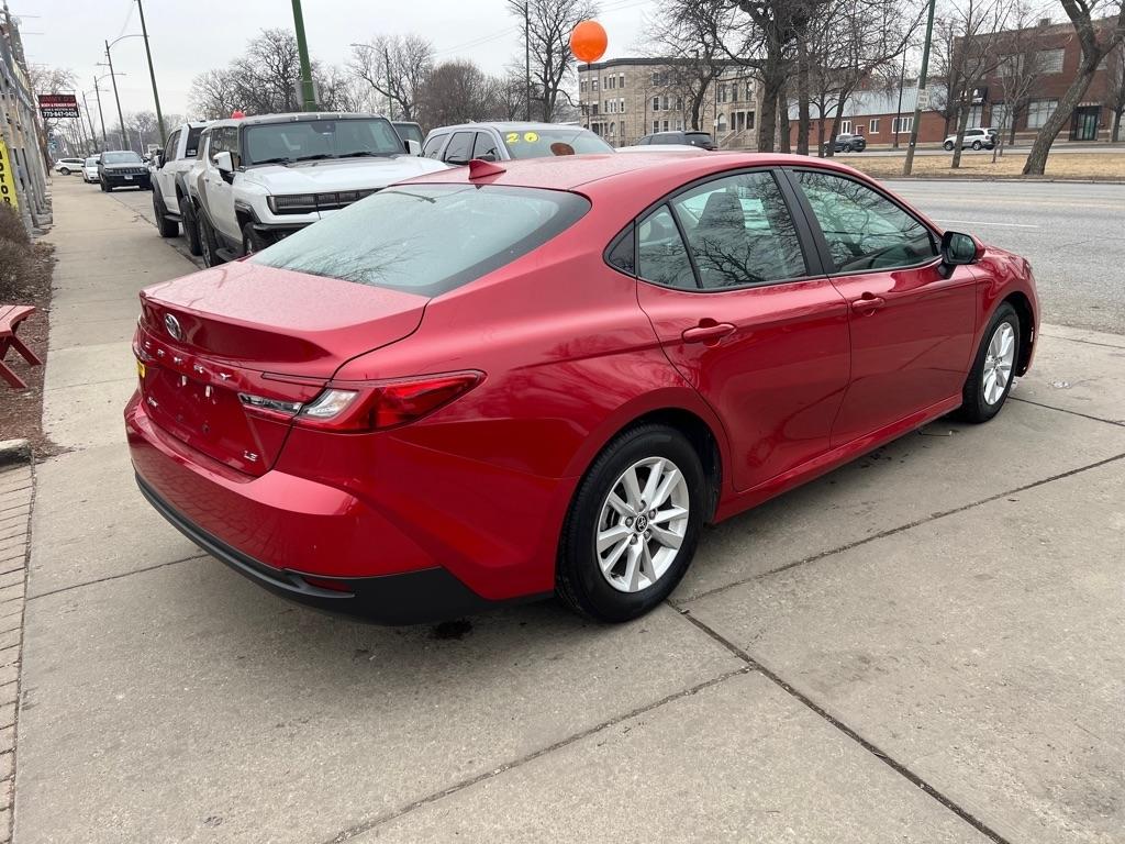 Toyota Camry Hybrid XLE 2025