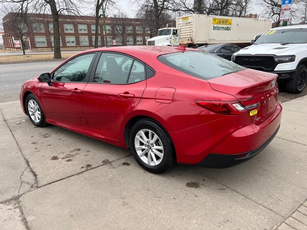 Toyota Camry Hybrid XLE 2025